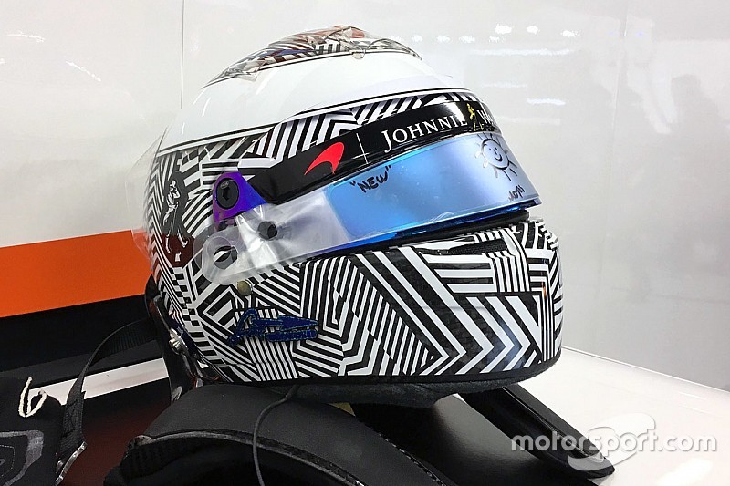 Alonso luce un diseño provisional de casco en los test de pretemporada