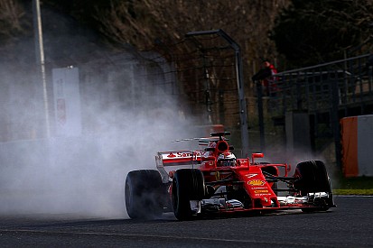 Raikkonen encabeza la mañana de Barcelona con pista mojada