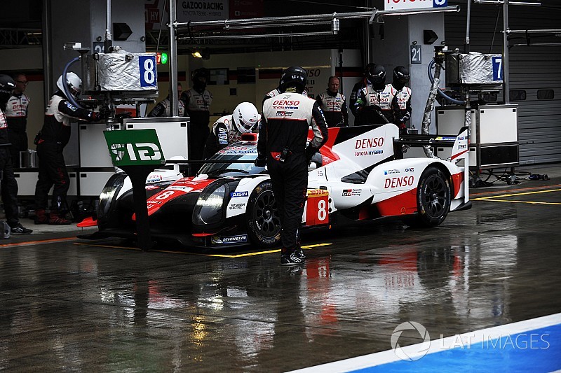 Відео: гонщик WEC Буемі заснув за кермом на практиці у Фудзі
