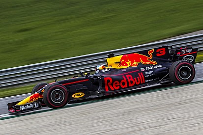 В Red Bull отказались применять командную тактику для помощи Риккардо