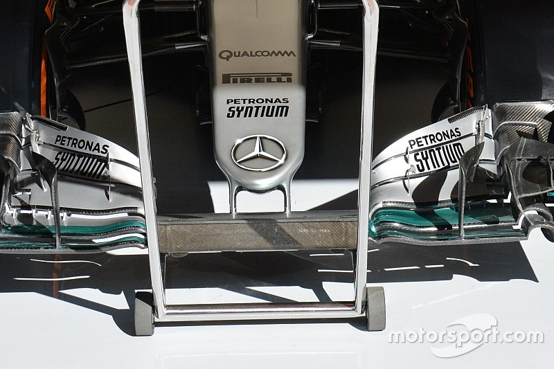 Mercedes: sulla W07 Hybrid ora c'è il naso a punta