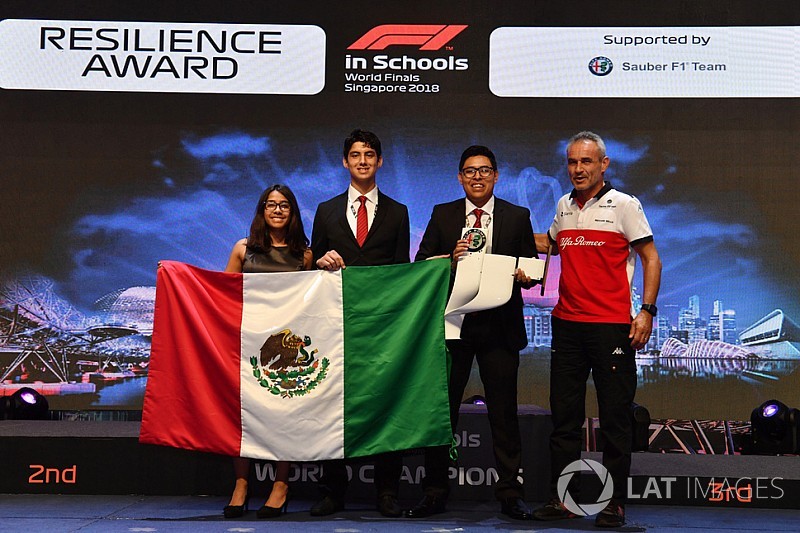 Jóvenes mexicanos ganan premios en competencia de
