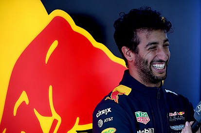 Az operatőr Ricciardo sok érdekeset látott a Mercedesen