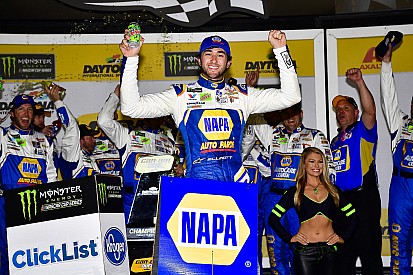 Ryan Blaney y Chase Elliott ganan los duelos