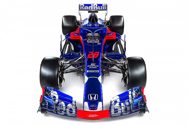 Compare Toro Rosso com motor Renault e novo modelo Honda