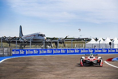 Formel E in Berlin: Felix Rosenqvist fährt zum 1. Sieg