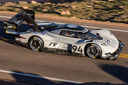 Pikes Peak: Romain Dumas mette la Volkswagen elettrica davanti a tutti nelle qualifiche