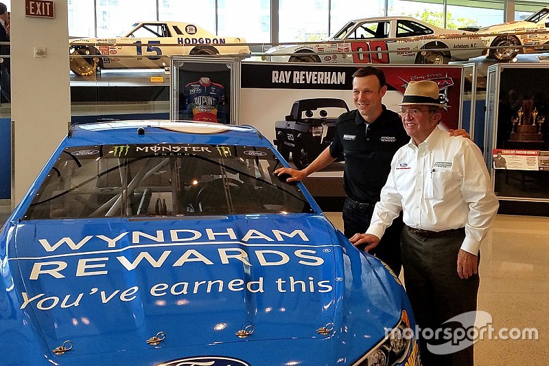 Kenseth wants to help Roush