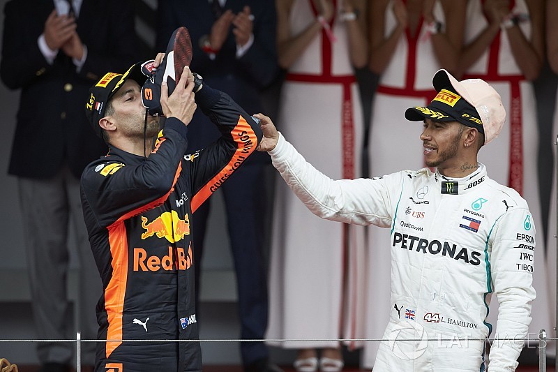 A fogadóirodák szerint Kanadában már Ricciardo az esélyesebb Red Bull-versenyző