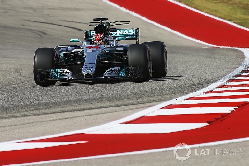 Hamilton blijft bovenaan in Austin, vijfde tijd Verstappen na motorwissel