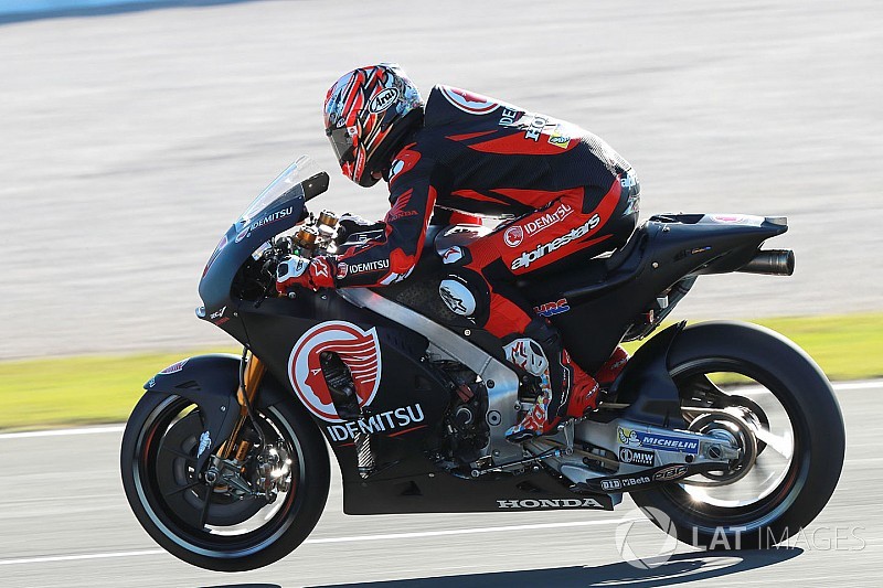 Photos - Les pilotes à la découverte d'une nouvelle moto