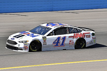 Kurt Busch stays out, steals Stage 2 win at Phoenix