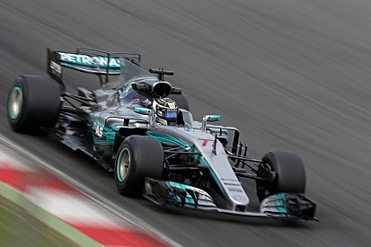 Bottas terminó adelante y Raikkonen chocó en Barcelona