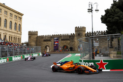 Стоффель Вандорн, McLaren MCL33 Renault, Серхіо Перес, Force India VJM11