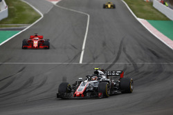 Kevin Magnussen, Haas F1 Team VF-18, Sebastian Vettel, Ferrari SF71H