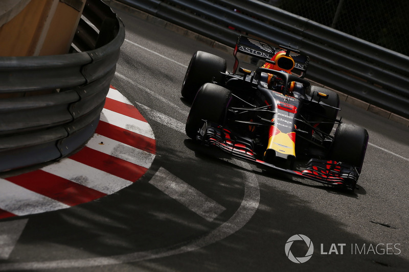 Ricciardo aracın güç kaybettiğini söylüyor