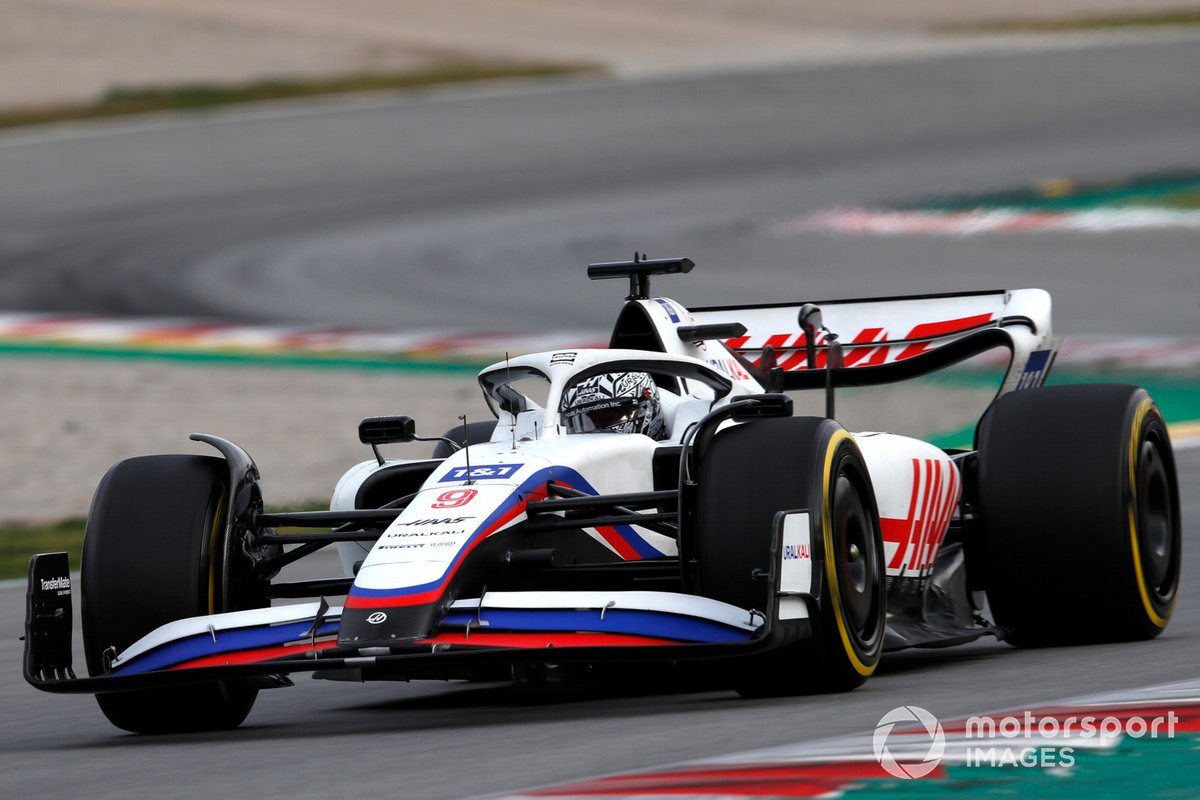 Nikita Mazepin in de Haas VF-22, toen die nog gehuld was in Russische kleuren.