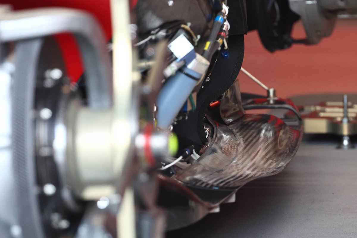 Dettaglio del marciapiede della Ferrari F1-75