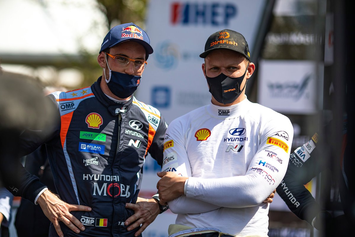 Pereli Hyundai Motorsport, Thierry Neuville dan Ott Tanak (kanan).