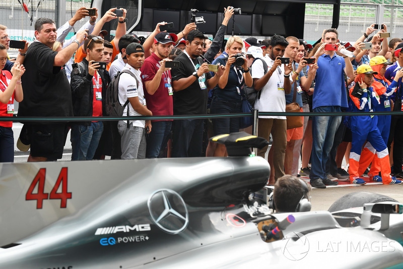 F1 in Schools students in pit lane