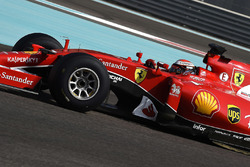 Kimi Raikkonen, Ferrari test de banden van Pirelli voor 2017