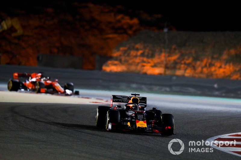 Max Verstappen, Red Bull Racing RB15, devant Sebastian Vettel, Ferrari SF90