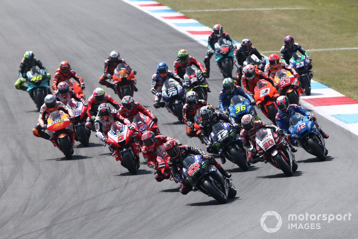 Fabio Quartararo, Yamaha Factory Racing saat memimpin MotoGP Belanda 2021 di Assen
