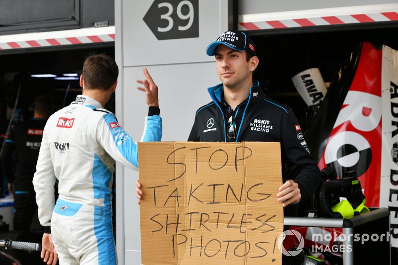 Nicholas Latifi, Williams Racing, holds a message for George Russell, Williams Racing
