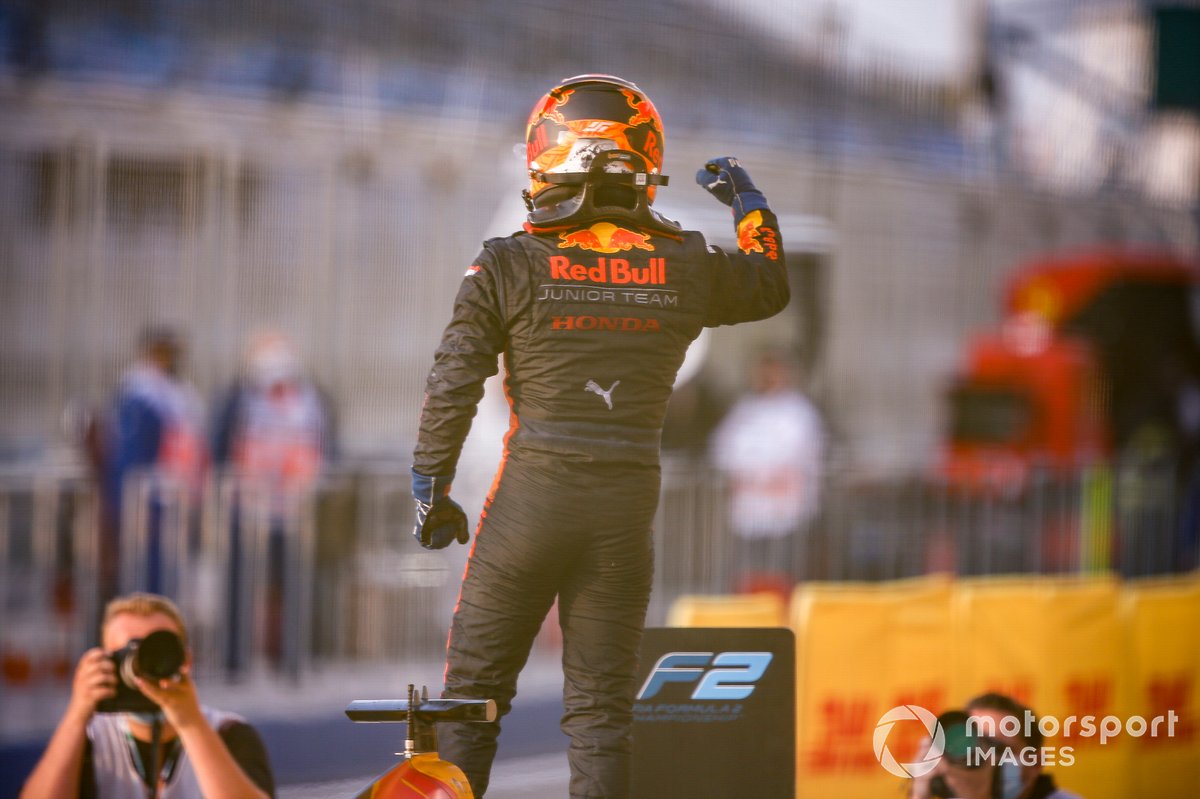 Race Winner Yuki Tsunoda, Carlin celebrates in Parc Ferme