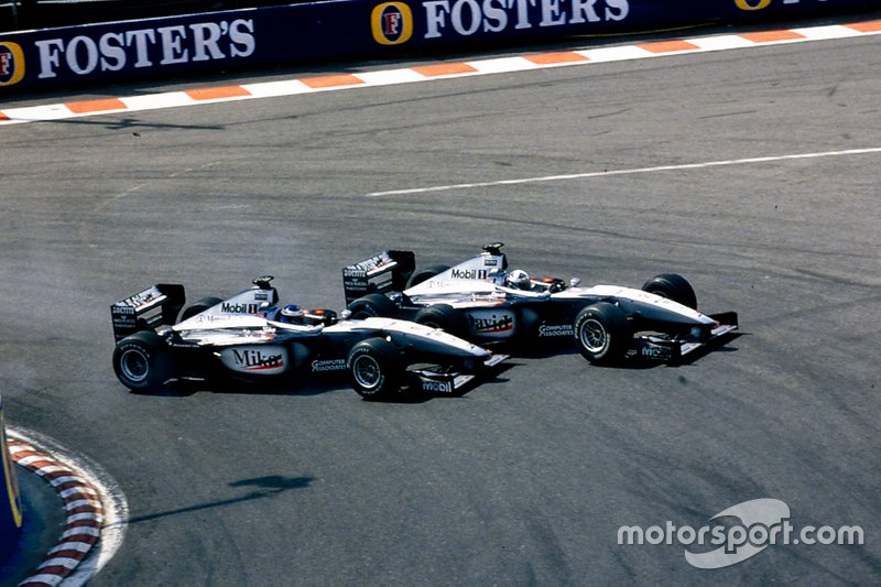 Contact entre David Coulthard, McLaren MP4-14 Mercedes, et Mika Häkkinen, McLaren MP4-14 Mercedes