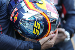 De helm van Carlos Sainz Jr., Scuderia Toro Rosso