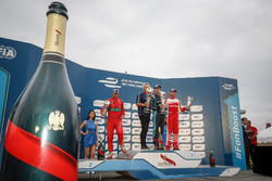 Podio: il vincitore Sébastien Buemi, Renault e.Dams; secondo Lucas di Grassi, ABT Schaeffler Audi Sp