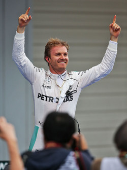 Ніко Росберг, Mercedes AMG F1 святкує перемогу у закритому парку