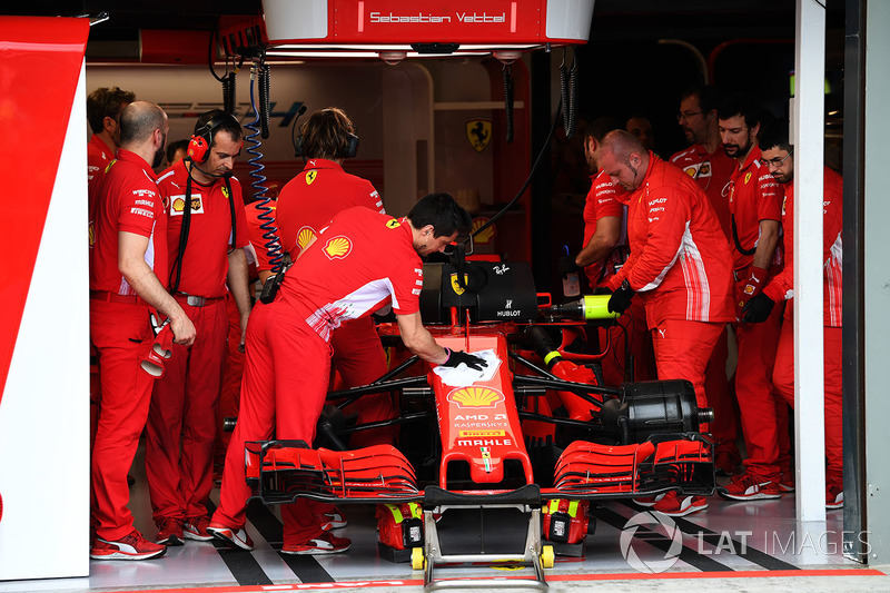 Ferrari SF-71H garage