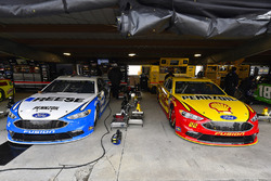 Brad Keselowski, Team Penske, Ford Fusion Reese/DrawTite and Joey Logano, Team Penske, Ford Fusion P