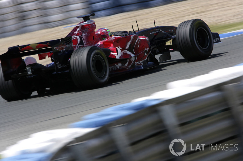 10. <img src="https://cdn-8.motorsport.com/static/img/cfp/0/0/0/100/108/s3/italy-2.jpg" alt="" width="20" height="12" /> Vitantonio Liuzzi, 80 Grandes Premios (2005-2007, 2009-2011). Su mejor resultado es el 6° puesto (en Corea 2010).