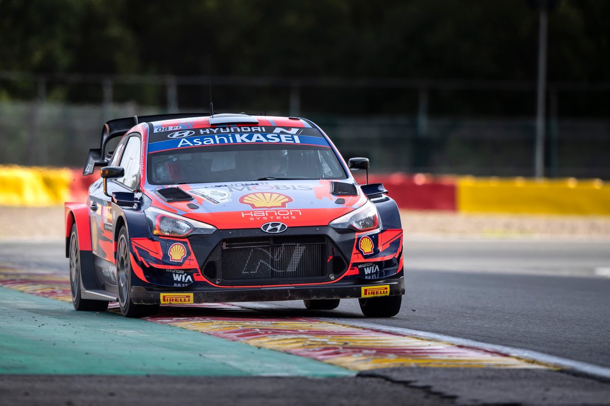 Ott Tänak, Martin Järveoja, Hyundai Motorsport Hyundai i20 Coupe WRC, saat turun di Reli Ypres Belgia.