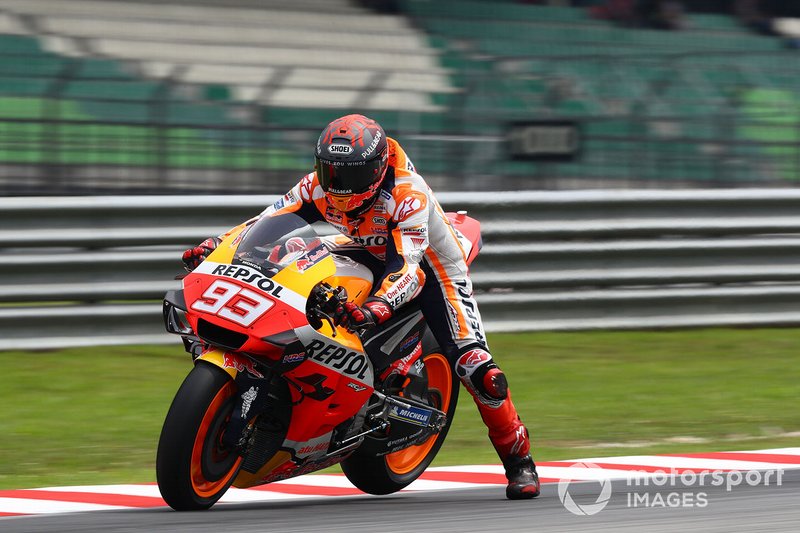 Marc Marquez stürzte am Samstag spät, kam aber ohne Verletzungen davon