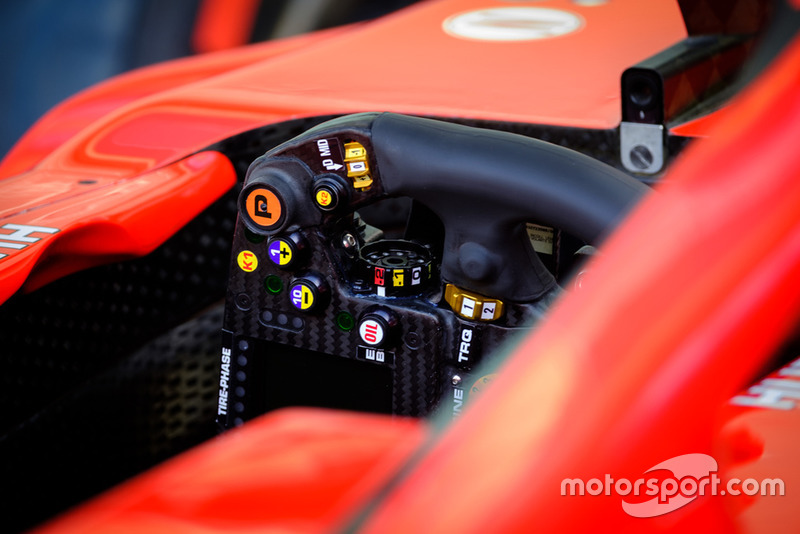 Ferrari SF71H, dettaglio del volante computer