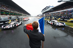 #2 Porsche Team Porsche 919 Hybrid: Romain Dumas, Neel Jani, Marc Lieb and #1 Porsche Team Porsche 9
