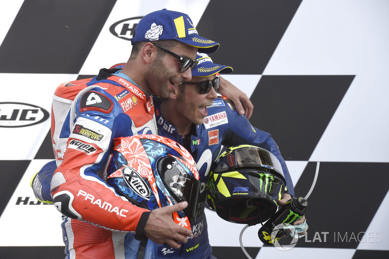 Подіум: друге місце Даніло Петруччі, Pramac Racing, третє місце Валентино Россі, Yamaha Factory Racing