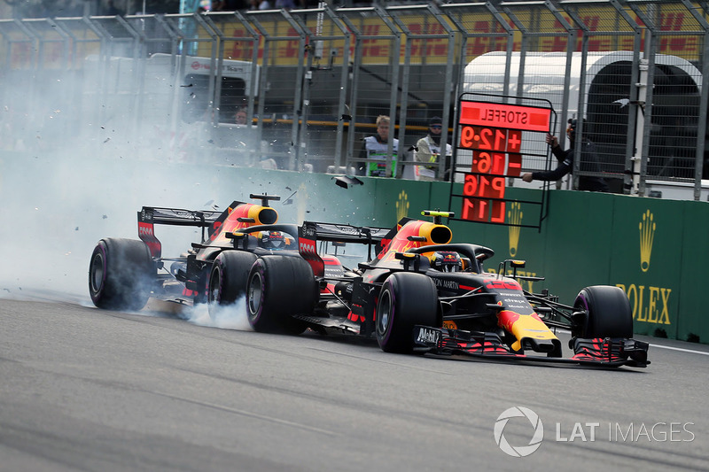 Insiden kecelakaan Max Verstappen, Red Bull Racing RB14, dan Daniel Ricciardo, Red Bull Racing RB14