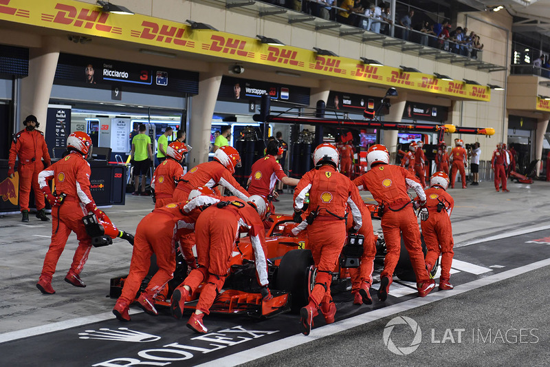 Mobil Kimi Raikkonen, Ferrari SF71H, tersingkir dari balapan