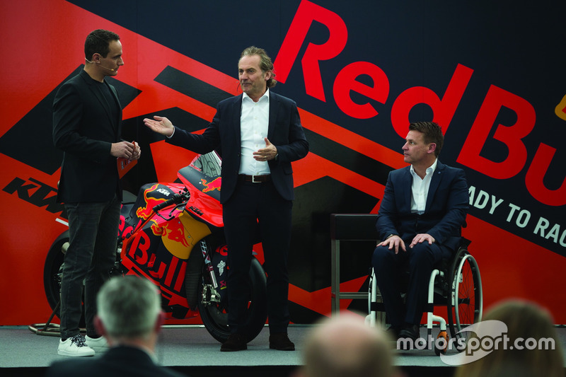 Hubert Trunkenpolz, membri del consiglio KTM, Pit Beirer, Capo del Motorsport KTM con Alex Hofmann