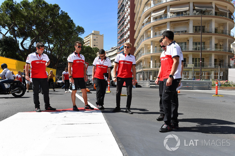 Marcus Ericsson, Sauber, cammina lungo il circuito