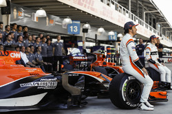 Fernando Alonso, McLaren, Stoffel Vandoorne, McLaren, takım fotoğrafı