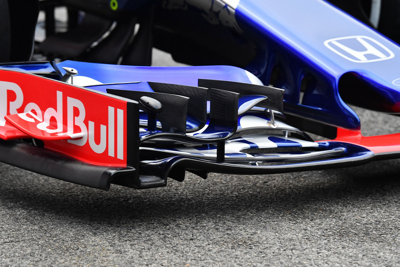 Переднее антикрыло Scuderia Toro Rosso STR13