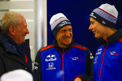 Спортивный консультант Red Bull Хельмут Марко, руководитель Scuderia Toro Rosso Франц Тост и гонщик Брендон Хартли