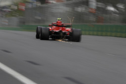 Kimi Raikkonen, Ferrari SF71H kıvılcım saçıyor
