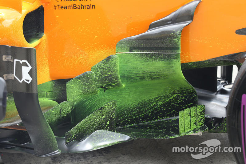 Dettaglio del bargeboard della McLaren MCL33 di Fernando Alonso, coperto dalla vernice flow viz